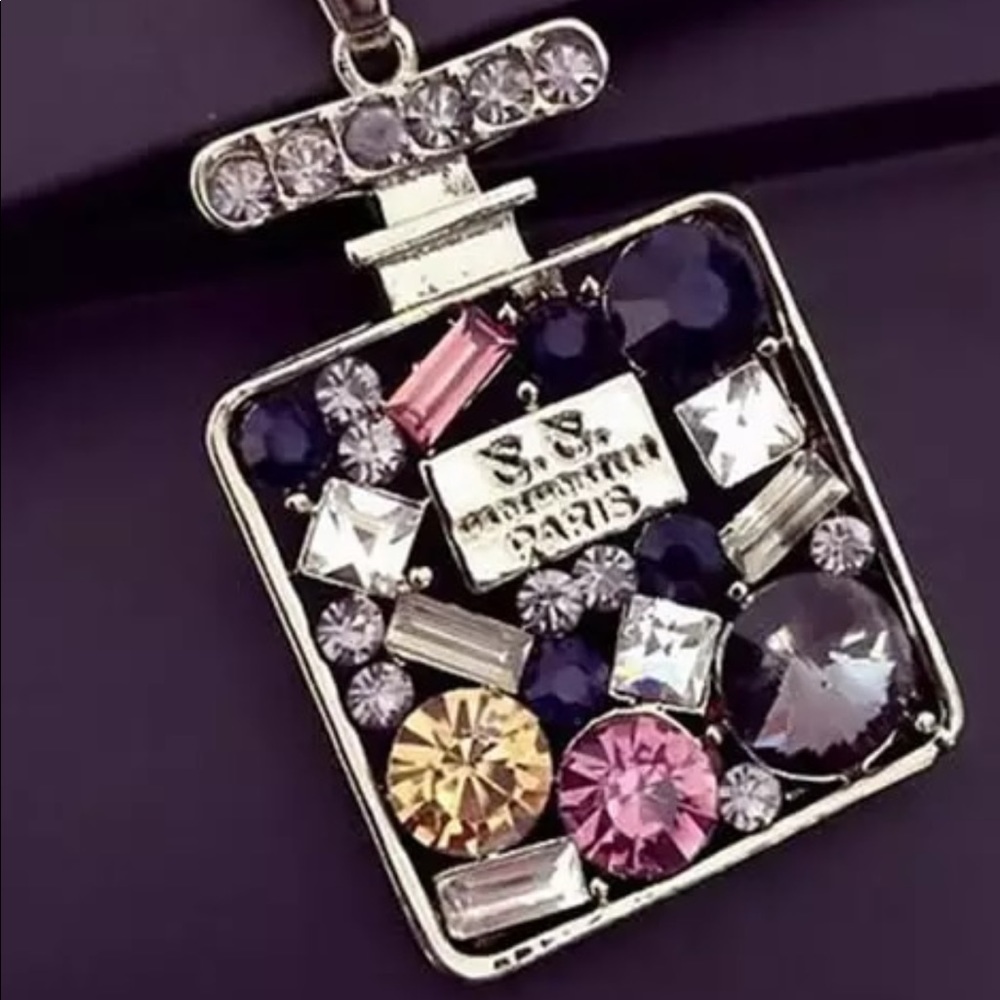 Unique Rhinestone Necklace!